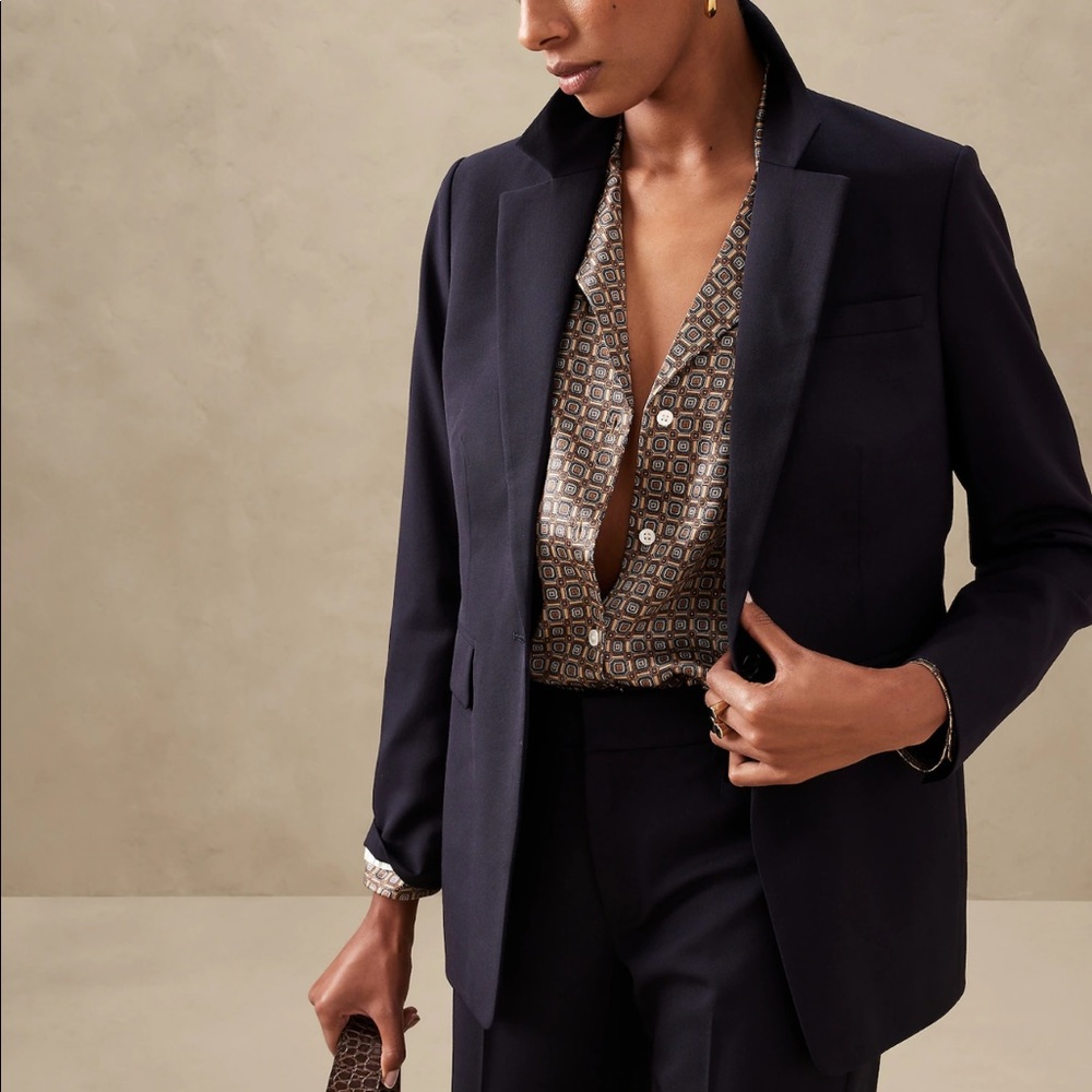 Banana Republic navy wool suit, size 00 suit jacket, size 0 skirt